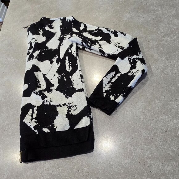 H&M Women's Graphic Print Long Sleeves Knit w/Back Zipper - Black/Cream - SML - Picture 5 of 13
